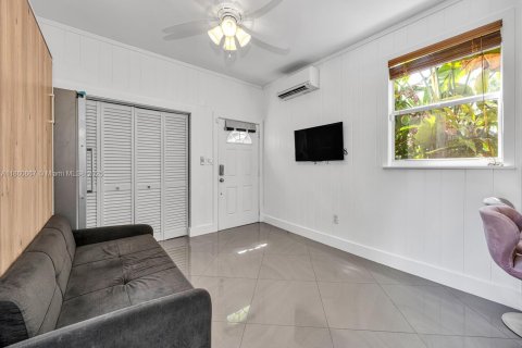 House in Coral Gables, Florida 3 bedrooms, 133.69 sq.m. № 1893031 - photo 20