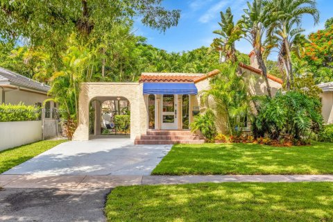 House in Coral Gables, Florida 3 bedrooms, 133.69 sq.m. № 1893031 - photo 1