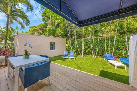 House in Coral Gables, Florida 3 bedrooms, 133.69 sq.m. № 1893031 - photo 22