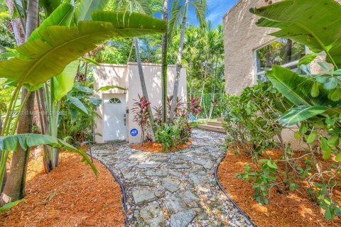 House in Coral Gables, Florida 3 bedrooms, 133.69 sq.m. № 1893031 - photo 29