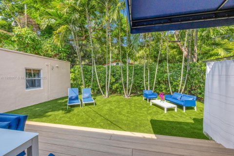 House in Coral Gables, Florida 3 bedrooms, 133.69 sq.m. № 1893031 - photo 26