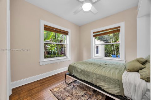 House in Coral Gables, Florida 3 bedrooms, 133.69 sq.m. № 1893031 - photo 17