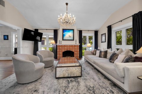House in Coral Gables, Florida 3 bedrooms, 133.69 sq.m. № 1893031 - photo 2