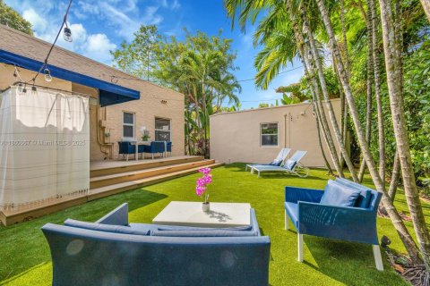 House in Coral Gables, Florida 3 bedrooms, 133.69 sq.m. № 1893031 - photo 24