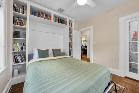 House in Coral Gables, Florida 3 bedrooms, 133.69 sq.m. № 1893031 - photo 16
