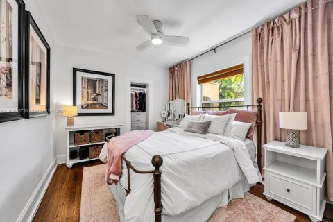 House in Coral Gables, Florida 3 bedrooms, 133.69 sq.m. № 1893031 - photo 13