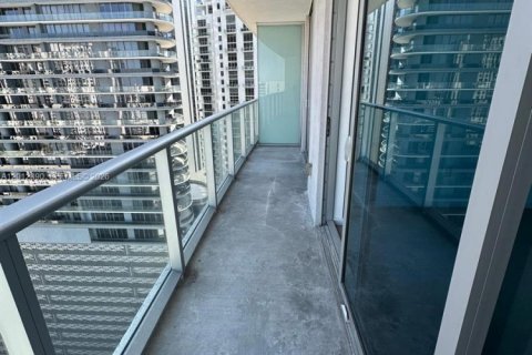 Condo in Miami, Florida, 1 bedroom  № 2171140 - photo 5