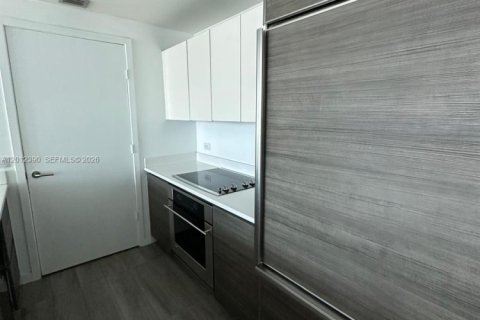 Condo in Miami, Florida, 1 bedroom  № 2171140 - photo 10