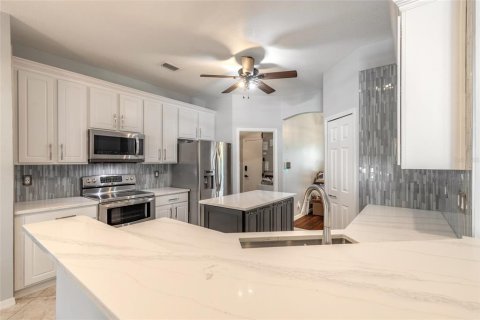 House in Edgewater, Florida 4 bedrooms, 206.06 sq.m. № 2430386 - photo 8