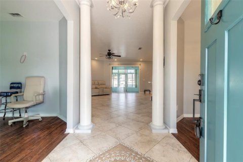 House in Edgewater, Florida 4 bedrooms, 206.06 sq.m. № 2430386 - photo 5