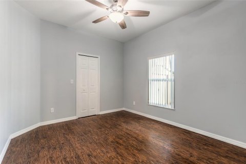 House in Edgewater, Florida 4 bedrooms, 206.06 sq.m. № 2430386 - photo 25