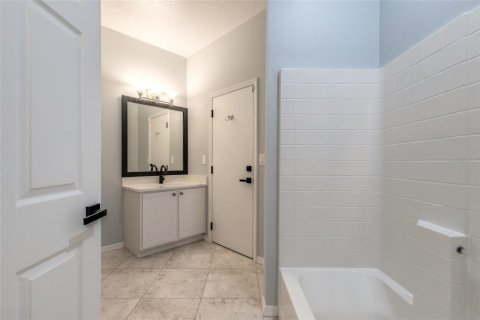House in Edgewater, Florida 4 bedrooms, 206.06 sq.m. № 2430386 - photo 29