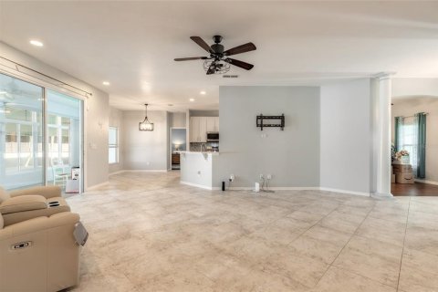House in Edgewater, Florida 4 bedrooms, 206.06 sq.m. № 2430386 - photo 13