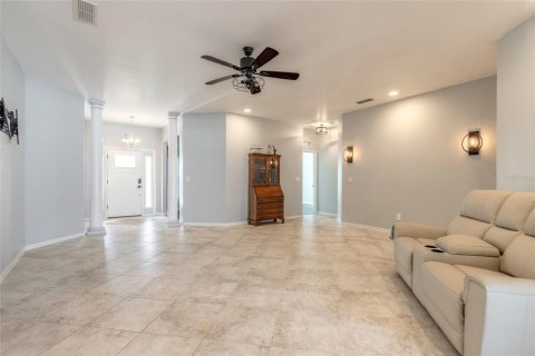 House in Edgewater, Florida 4 bedrooms, 206.06 sq.m. № 2430386 - photo 16