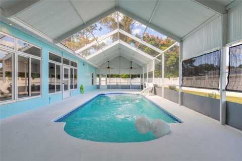 House in Edgewater, Florida 4 bedrooms, 206.06 sq.m. № 2430386 - photo 2