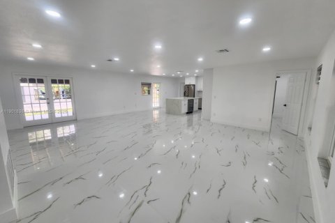 Casa en venta en Homestead, Florida, 5 dormitorios, 229 m2 № 1965857 - foto 15