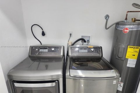 Casa en venta en Homestead, Florida, 5 dormitorios, 229 m2 № 1965857 - foto 26