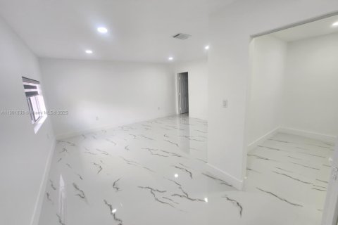 Casa en venta en Homestead, Florida, 5 dormitorios, 229 m2 № 1965857 - foto 17