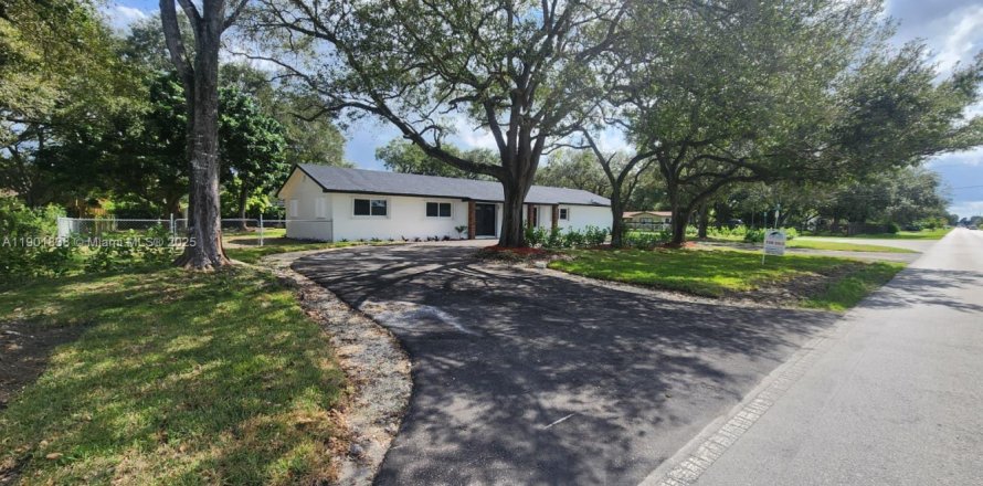 Casa en Homestead, Florida 5 dormitorios, 229 m2 № 1965857