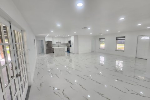 Casa en venta en Homestead, Florida, 5 dormitorios, 229 m2 № 1965857 - foto 13