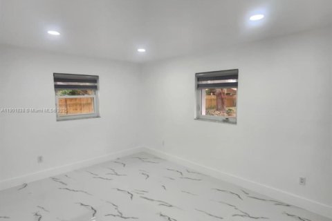 Casa en venta en Homestead, Florida, 5 dormitorios, 229 m2 № 1965857 - foto 29