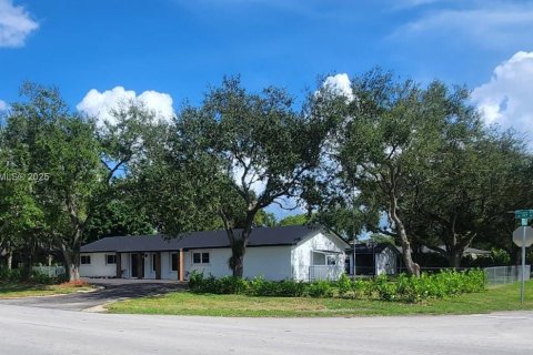 Casa en venta en Homestead, Florida, 5 dormitorios, 229 m2 № 1965857 - foto 3