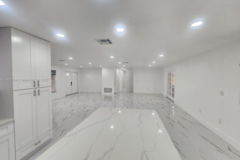 Casa en venta en Homestead, Florida, 5 dormitorios, 229 m2 № 1965857 - foto 16
