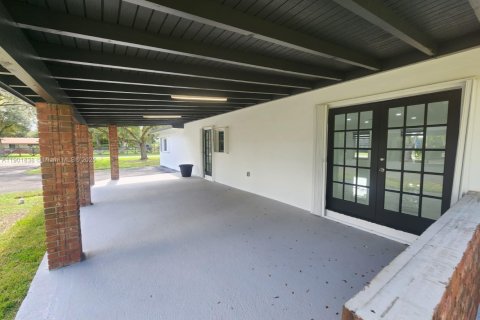 Casa en venta en Homestead, Florida, 5 dormitorios, 229 m2 № 1965857 - foto 12