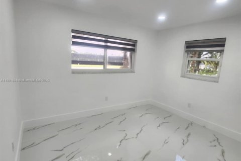 Casa en venta en Homestead, Florida, 5 dormitorios, 229 m2 № 1965857 - foto 28