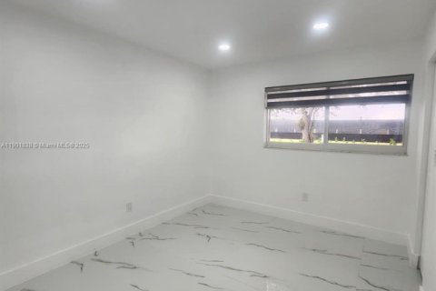 Casa en venta en Homestead, Florida, 5 dormitorios, 229 m2 № 1965857 - foto 27