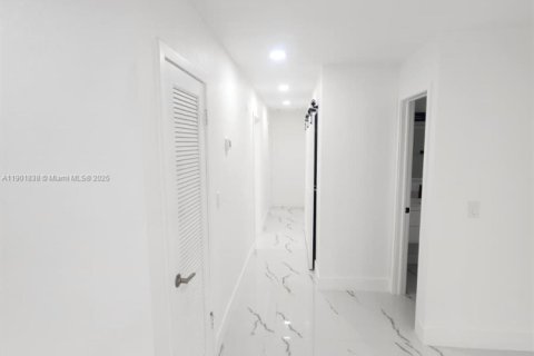 Casa en venta en Homestead, Florida, 5 dormitorios, 229 m2 № 1965857 - foto 23