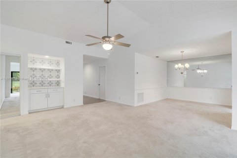 Купить виллу или дом в Палм Сити, Флорида 7 комнат, 143.26м2, № 1942181 - фото 23