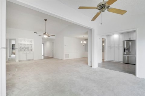 Купить виллу или дом в Палм Сити, Флорида 7 комнат, 143.26м2, № 1942181 - фото 15