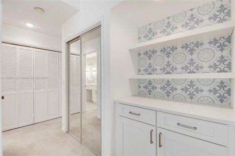 Купить виллу или дом в Палм Сити, Флорида 7 комнат, 143.26м2, № 1942181 - фото 6