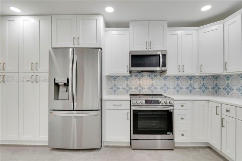 Купить виллу или дом в Палм Сити, Флорида 7 комнат, 143.26м2, № 1942181 - фото 29