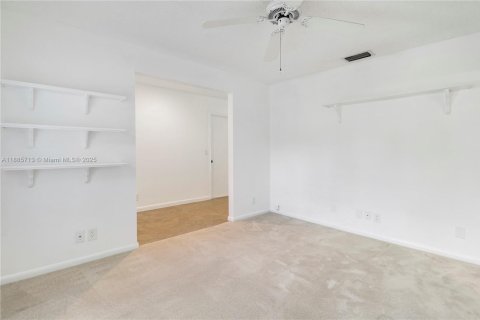 Купить виллу или дом в Палм Сити, Флорида 7 комнат, 143.26м2, № 1942181 - фото 12