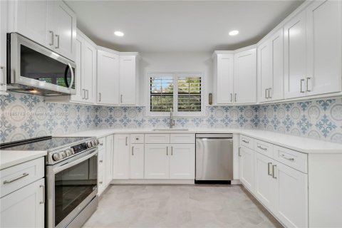 Купить виллу или дом в Палм Сити, Флорида 7 комнат, 143.26м2, № 1942181 - фото 30