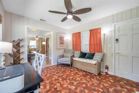 House in Gulfport, Florida 3 bedrooms, 100.98 sq.m. № 1777542 - photo 10