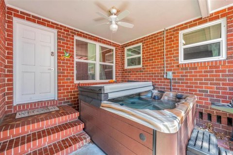 House in Gulfport, Florida 3 bedrooms, 100.98 sq.m. № 1777542 - photo 3