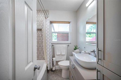 House in Gulfport, Florida 3 bedrooms, 100.98 sq.m. № 1777542 - photo 25