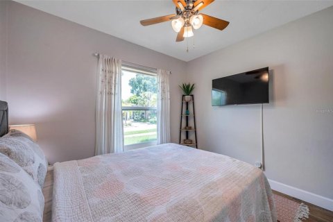 House in Gulfport, Florida 3 bedrooms, 100.98 sq.m. № 1777542 - photo 16