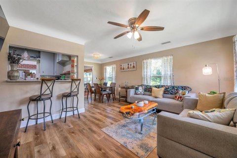 House in Gulfport, Florida 3 bedrooms, 100.98 sq.m. № 1777542 - photo 6