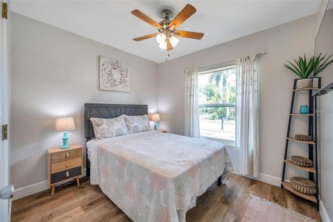 House in Gulfport, Florida 3 bedrooms, 100.98 sq.m. № 1777542 - photo 15