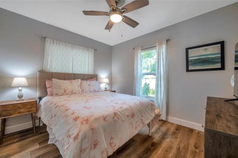House in Gulfport, Florida 3 bedrooms, 100.98 sq.m. № 1777542 - photo 22