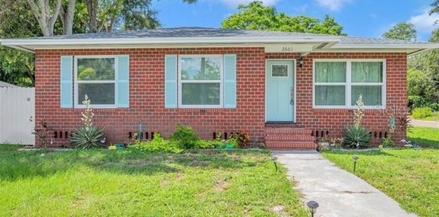 House in Gulfport, Florida 3 bedrooms, 100.98 sq.m. № 1777542