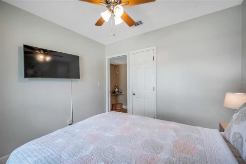 House in Gulfport, Florida 3 bedrooms, 100.98 sq.m. № 1777542 - photo 17