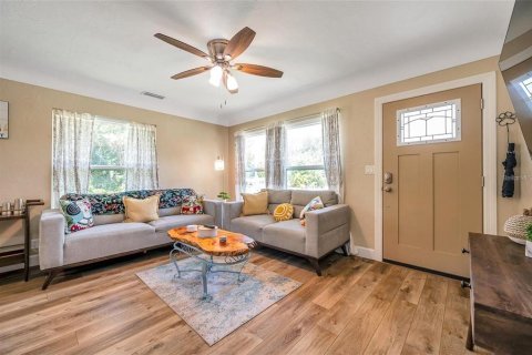 House in Gulfport, Florida 3 bedrooms, 100.98 sq.m. № 1777542 - photo 7