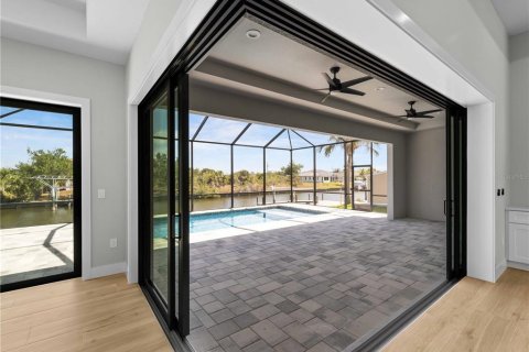 House in Port Charlotte, Florida 3 bedrooms, 201.6 sq.m. № 1673143 - photo 10