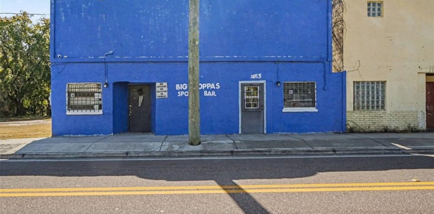 Commercial property in Sanford, Florida 123.75 sq.m. № 2095322