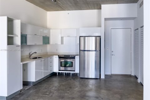 Condo in Miami, Florida, 1 bedroom  № 2066066 - photo 7